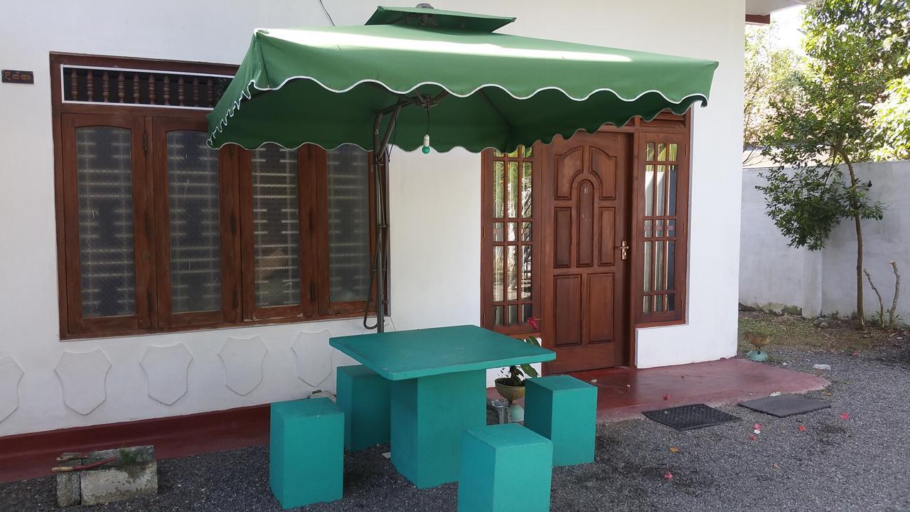 Hotel Desitha Family House Mirissa Exterior foto
